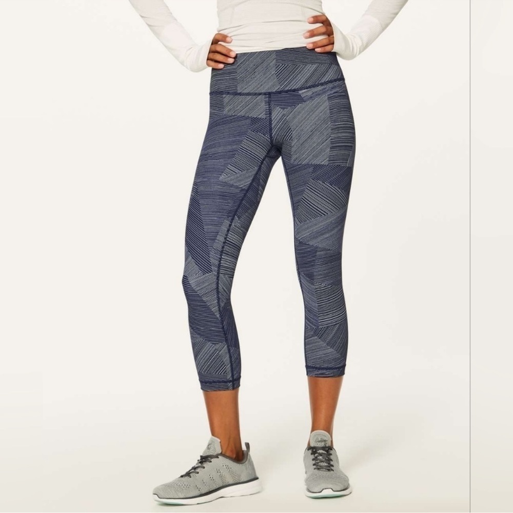 LN - Lululemon Wunder Under Crop - 21” hi rise - etch hail midnight - size 4